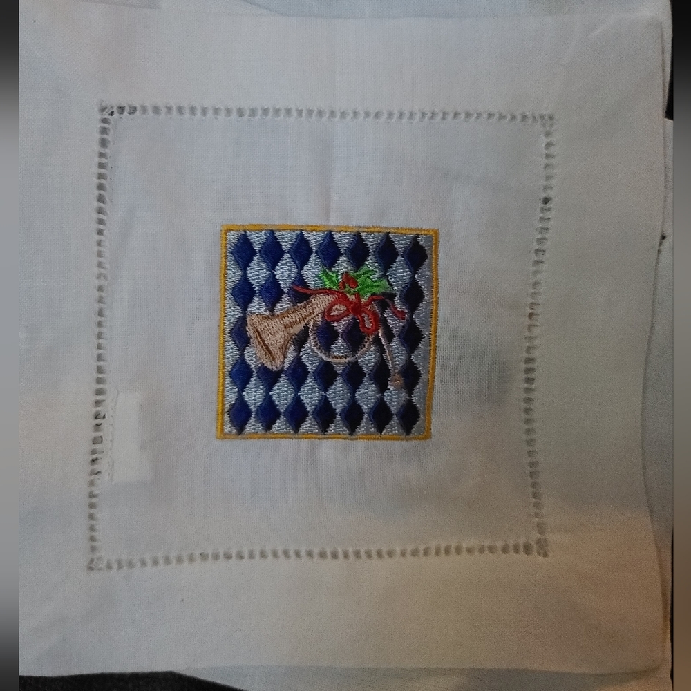 Holiday linen embroidered napkins 6 - Picture 5 of 10